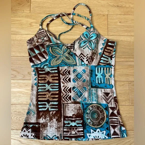 Cute and colorful top. - Picture 1 of 2